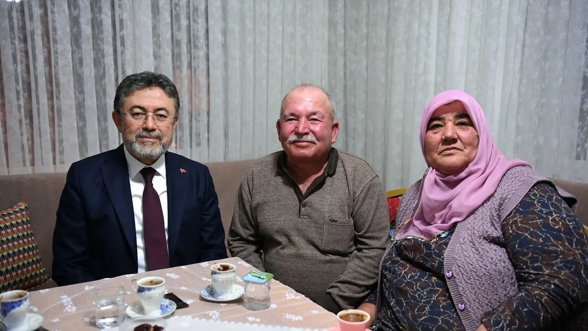 Bakan Yumaklı: “Soframızdaki bereket ve umudumuz birdir” Bakan Yumaklı: “Soframızdaki bereket ve umudumuz birdir”