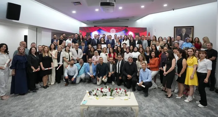 bakan-tekin-sanati-egitim-sureclerinin-ayrilmaz-bir-parcasi-olarak-goruyoruzmaarif-tiyatro-akademisi-ilk-mezun-1782729731557.jpg