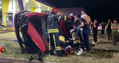 Kocaeli'de feci kaza! Tabelaya çarpıp takla attı: Biri ağır, 2 yaralı! #kocaeli