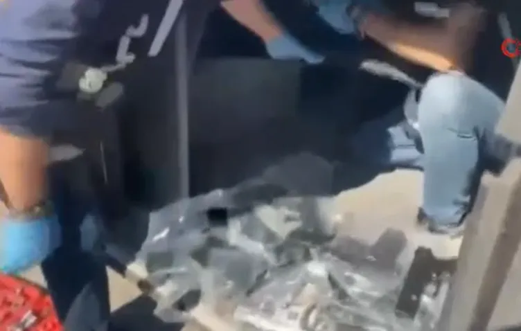 İstanbul Tuzla’da durduruldu: Otobüsten cephanelik çıktı! Şoke eden görüntüler...