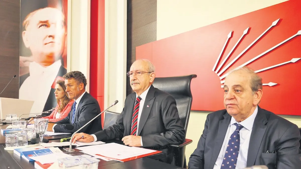 CHP Antalya ve Kayseri il başkanlarının görevden alınmasını gösteren siyasi gelişme.