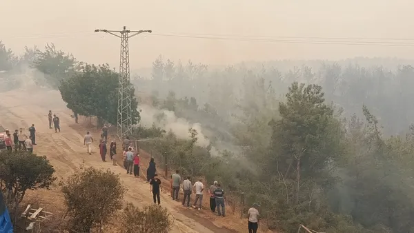 adanadaki-yanginlara-9-helikopter-3-ucak-112-arac-ve-476-personelle-mudahale-edildi-1788871434262.jpg