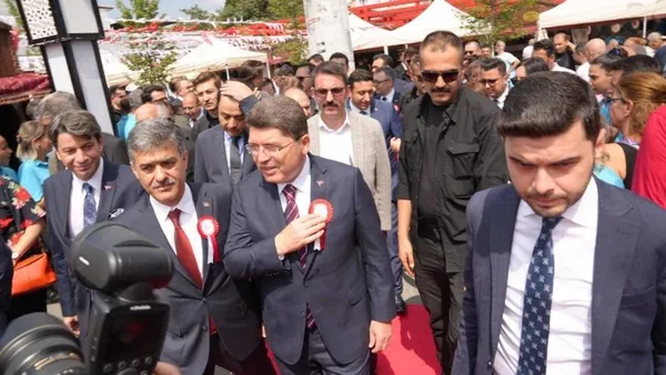 isyurtlari-urun-ve-el-sanatlari-fuari-adalet-bakaninin-katilimiyla-acildi-1720973032698.jpeg