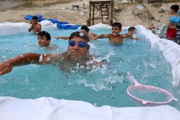 ogretmen-berhanin-koy-havuzu-cocuklarin-yaz-nesesi-oldu-1753079940404.jpg