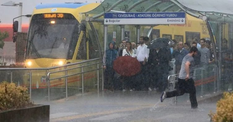 Beklenen yağış İstanbul’a geldi