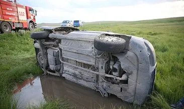 Kars'ta hafif ticari araç şarampole devrildi! 5 yaralı #kars