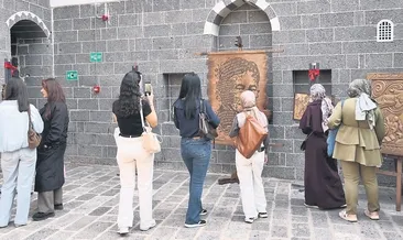 Diyarbakır usta şairini unutmadı