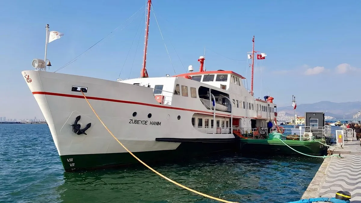 Zübeyde Hanım Eğitim ve Sergi Gemisi yeniden ziyarete açıldı