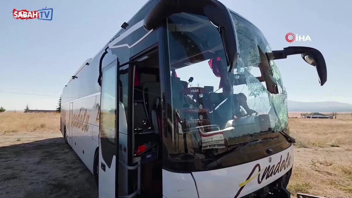Kütahya-Afyonkarahisar karayolunda yolcu otobüsü devrildi: Çok sayıda yaralı var! | Video videosunu izle Kütahya-Afyonkarahisar karayolunda yolcu otobüsü devrildi: Çok sayıda yaralı var! | Video videosunu izle