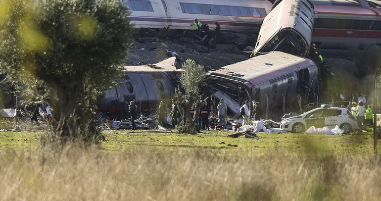 İspanya’da korkunç kaza: İki hızlı tren çarpıştı! 64 ölü