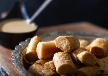 Çıtır çıtır dağılıyor: Ev yapımı tahinli kuru baklava tarifi