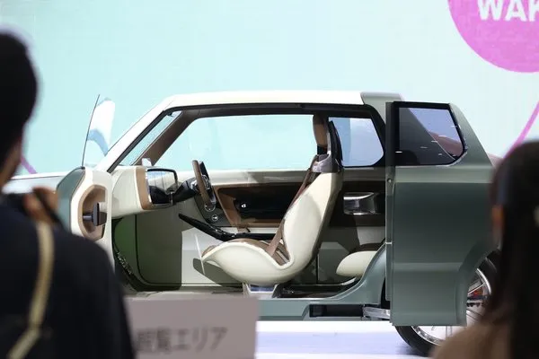 Geleceğin araçları Tokyo'da görücüye çıktı! Ahşaptan spor otomobil yaptılar: Öyle özellikleri var ki...