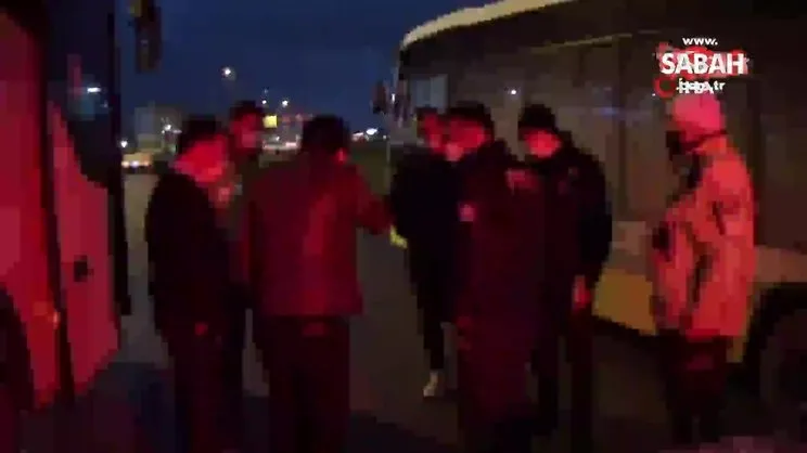 Şehirlerarası otobüste maske tartışması. Yolcu muavinin boğazını sıktı | Video