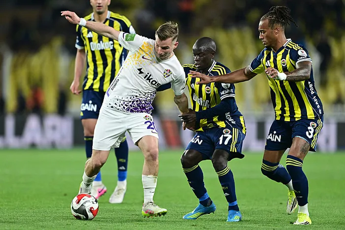 canli-super-ligde-fenerbahce-eyupspor-maci-1779040815589.jpeg