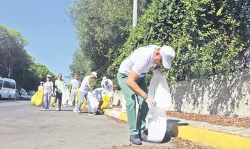 Turistler çöp topladı