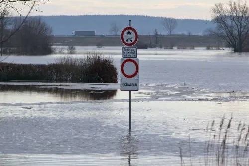 Almanya’da 30 kasaba sular altında
