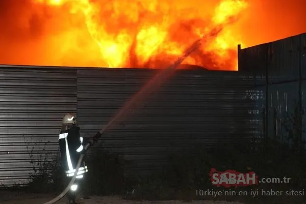 Son dakika haberi: Adana’da korkutan yangın! Geri dönüşüm fabrikasında çıkan yangın 11 aracı yuttu