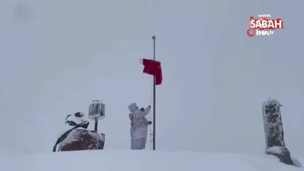 Milli Savunma Bakanlığı'ndan flaş paylaşım! Mehmetçikten gururlandıran bayrak değişimi kamerada... | Video