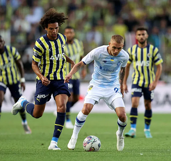 son-dakika-fenerbahce-taraftari-kadikoyde-putin-tezahurati-yapti-1658953550492.jpg