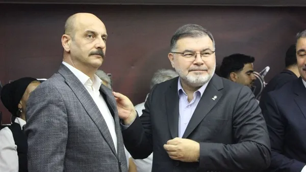 ak-partili-saygili-farkli-partilerden-ak-partiye-katilan-370-kisiye-rozet-takti-1782565865875.jpg