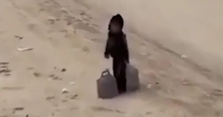 Maymun kadar konuşulmayan Gazzeli çocuk: Kendinden ağır yükleri taşımak için mücadele etti