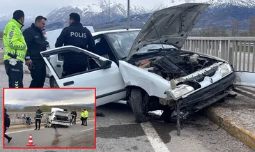 Erzincan’da feci kaza! Kontrolden çıkan araç korkuluklara ok gibi saplandı: Yaralılar var! #erzincan