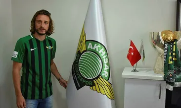 Akhisarspor’da Taha Yalçıner imzayı attı