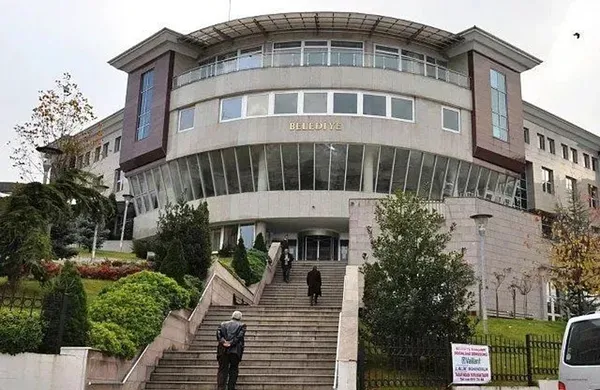 chpnin-rusvet-oyunlari-bitmiyor-belediye-baskani-fikret-albayrak-iskan-almak-icin-25-milyon-istemisti-irtikap-1779536160874.jpeg CHP'li Belediye Başkanı Fikret Albayrak iskan almak için 2,5 milyon istemişti: İrtikap suçundan tutuklandı!