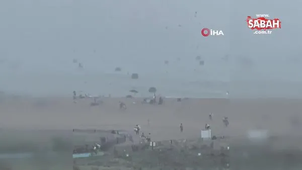 ABD'de şiddetli rüzgar şemsiyeleri okyanusa uçurdu | Video