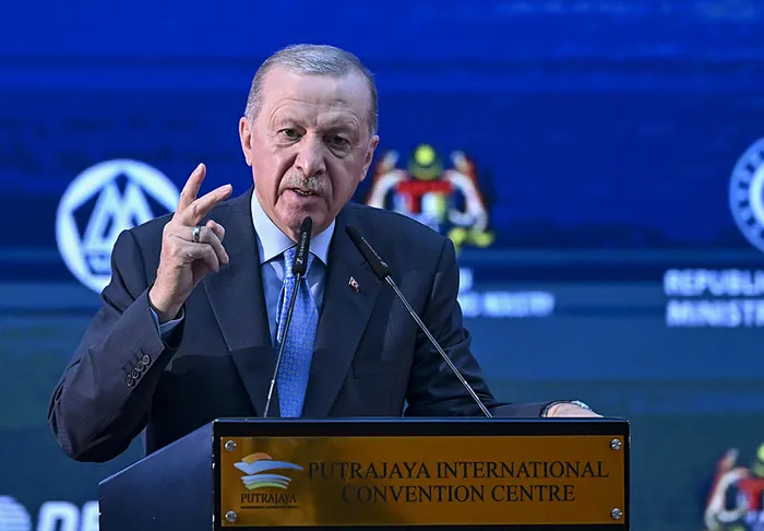 son-dakika-baskan-erdogandan-malezyada-onemli-aciklamalar-turkiye-yuzyili-hedefiyle-yuruyecegiz-1739272752246.jpg SON DAKİKA | Başkan Erdoğan'dan Malezya'da önemli açıklamalar: Türkiye Yüzyılı hedefiyle yürüyeceğiz