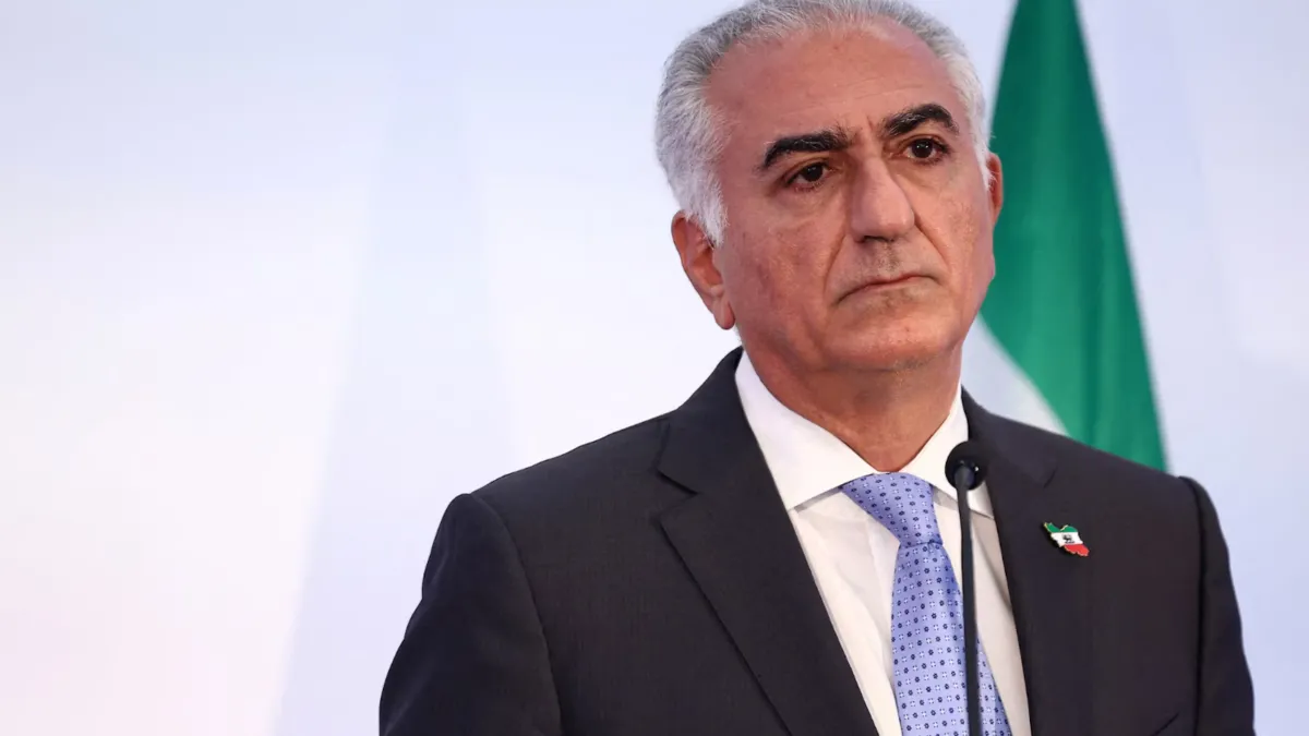 Berlin’de İran’ın devrik liderinin oğluna saldırı! Pehlevi’ye kırmızı sıvı atıldı Berlin’de İran’ın devrik liderinin oğluna saldırı! Pehlevi’ye kırmızı sıvı atıldı