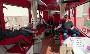 Öğretmen ve velilerden kan bağışı