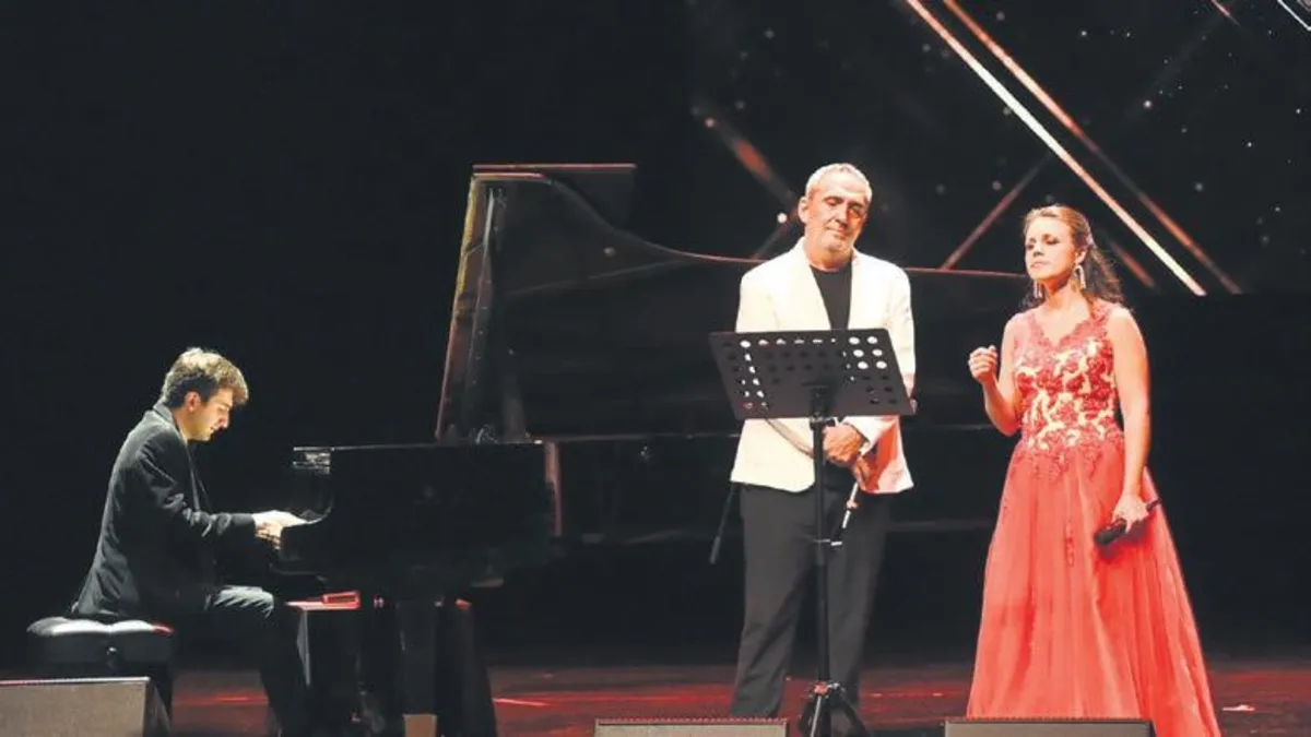 Kanadalı Soprano ile Sarı Gelin düeti Kanadalı Soprano ile Sarı Gelin düeti