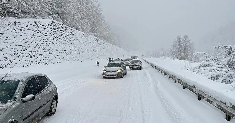 Kahramanmaraş’ta 61 yol ulaşıma kapandı