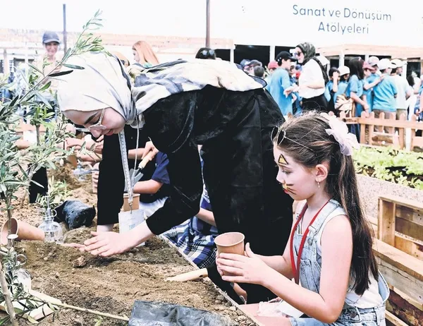 emine-erdogan-sifir-atik-forumu-acilisinda-konustu-sifir-atikla-hem-doga-hem-de-insanlik-iyilesecek-1780690023500.jpeg