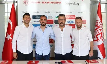 Antalyaspor’dan 3 futbolcusuna yeni sözleşme!