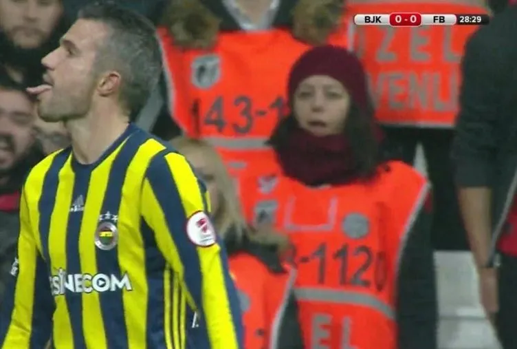 Robin van Persie’den Beşiktaş maçında olay yaratan hareket
