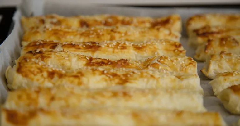 Mercimekli börek tarifi