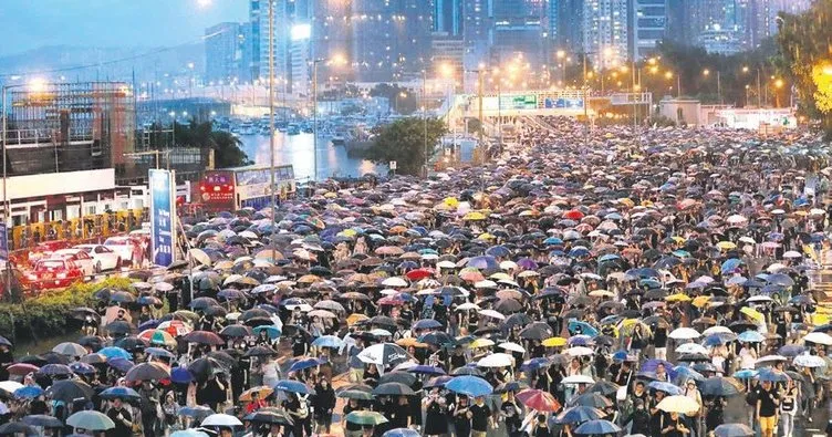 Hong Kong protestoları ekonomiye ağır darbe vurdu