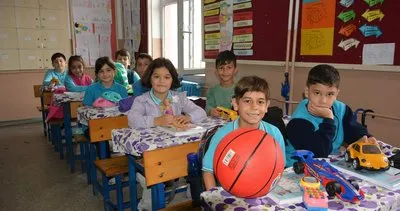 En kıymetli oyuncaklarını kardeşleriyle paylaştılar: Okulları farklı, oyuncakları aynı oldu #ordu