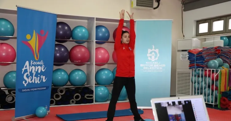 Kadınlar, online spor yapıyor