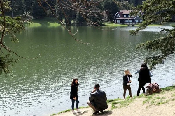Gölcük Tabiat Parkı tatilcilerin ilgi odağı oldu
