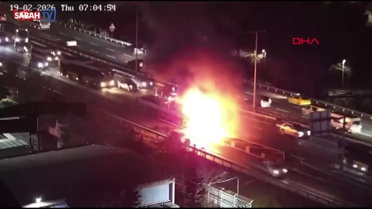 Eyüpsultan'da hareket halindeki TIR alev alev yandı | Video