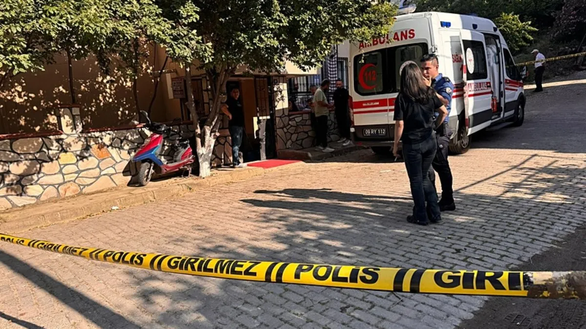 Aydın’da feci olay: Babasının tabancasıyla oynarken kendini vurdu! Aydın’da feci olay: Babasının tabancasıyla oynarken kendini vurdu!