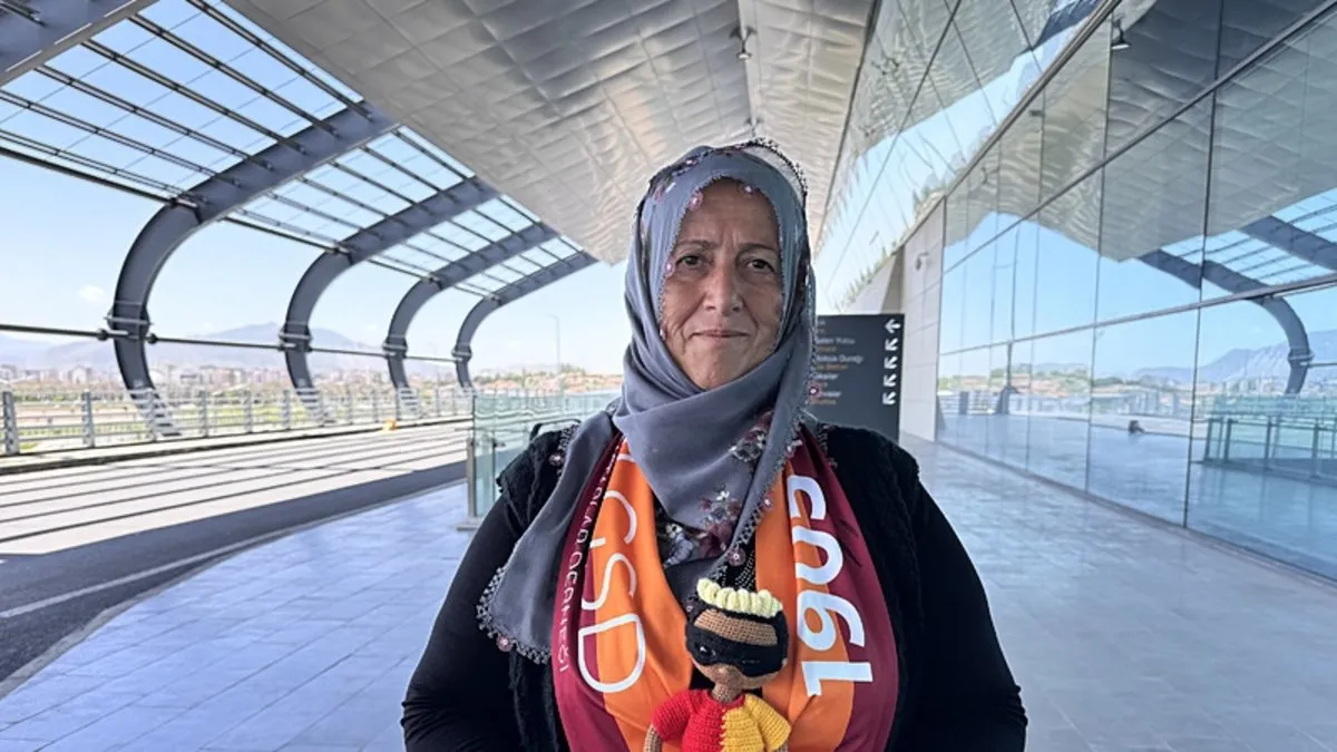 Galatasaraylı kadın çiftçinin ördüğü “Osimhen bebeği” yıldız oyuncuya hediye etme hayali gerçek oluyor Galatasaraylı kadın çiftçinin ördüğü “Osimhen bebeği” yıldız oyuncuya hediye etme hayali gerçek oluyor