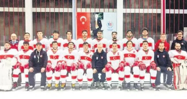 Buz hokeyinde Türkiye finalde