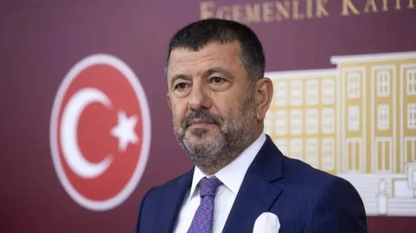 seferihisar-belediyesi-yolsuzluk-operasyonu-guzelbahce-belediyesine-uzandi-tutuklu-baskanin-esi-veli-agbabaya-1781766836359.jpg
