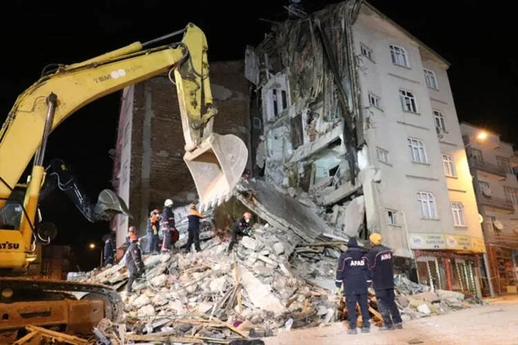 Elazığ’daki depremzedelerin yerleşeceği evler belli oldu!
