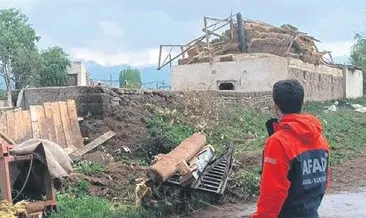 Hortum çatıları uçurdu