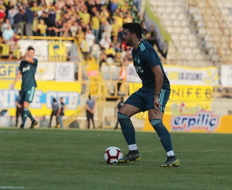 Ozan Tufan’dan iddialı açıklamalar: Yeni transfer olarak Fenerbahçe’ye dönmek istediğimi...